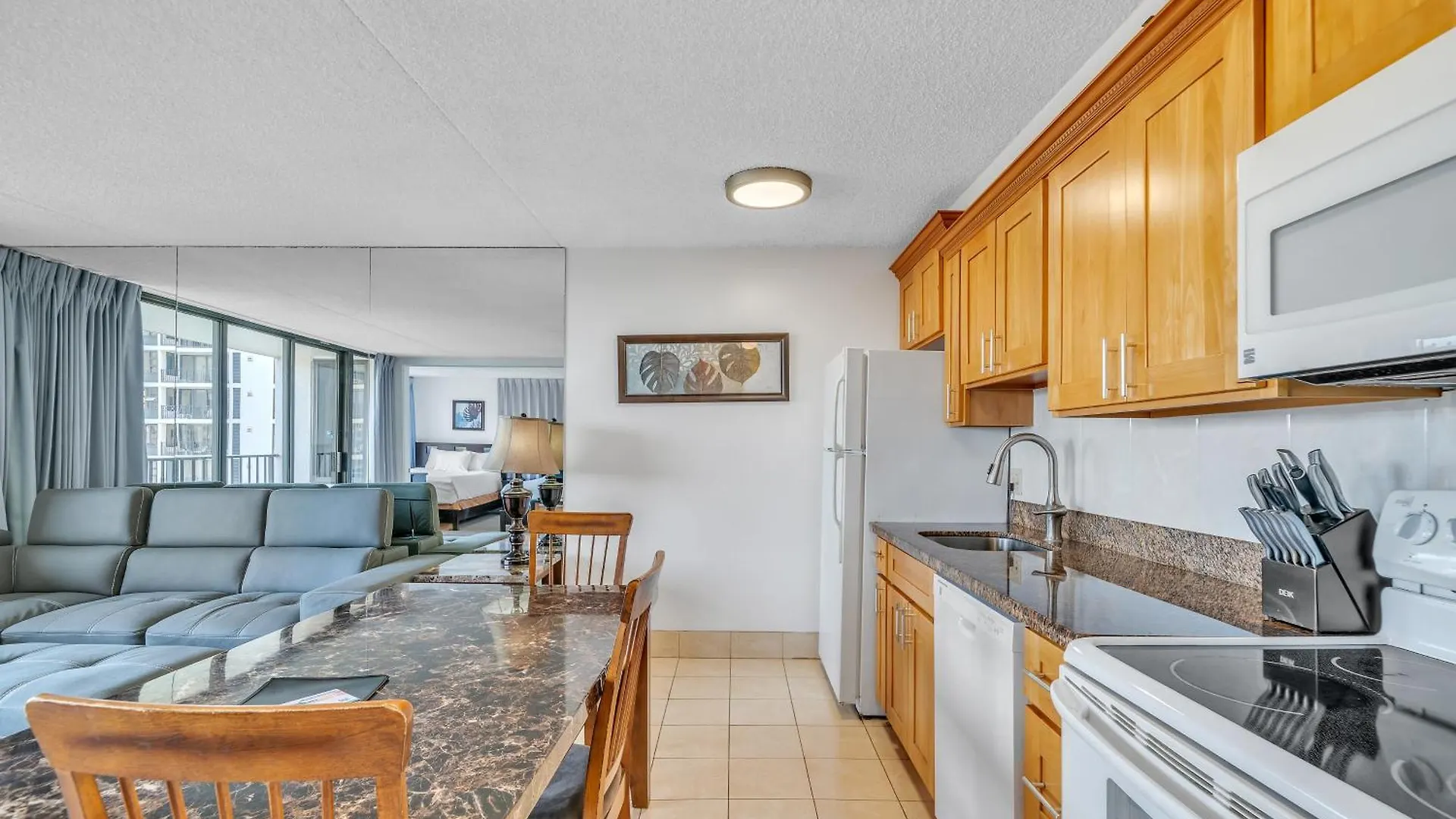 Excellent Diamond Head View Condo - Remodeled! Honolulu Apartment