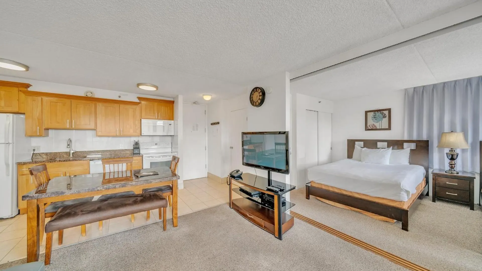 Excellent Diamond Head View Condo - Remodeled! Honolulu