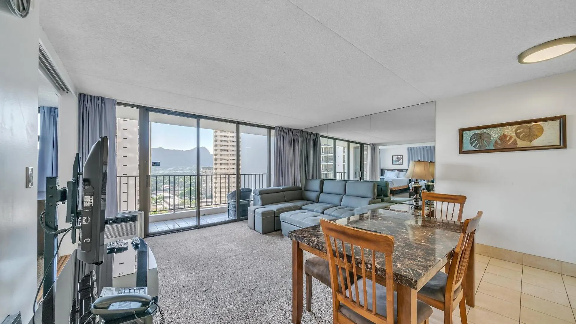 Excellent Diamond Head View Condo - Remodeled! Honolulu