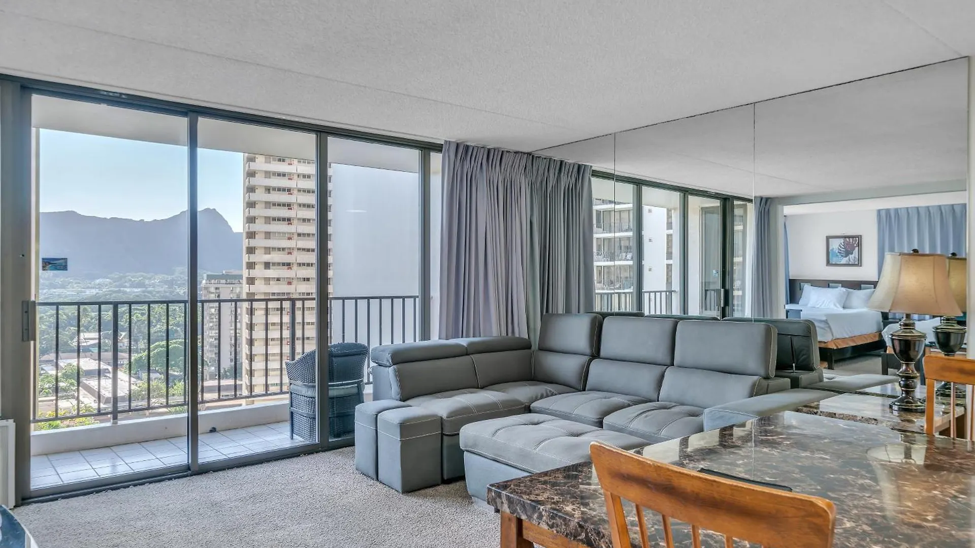 Excellent Diamond Head View Condo - Remodeled! Honolulu Apartment